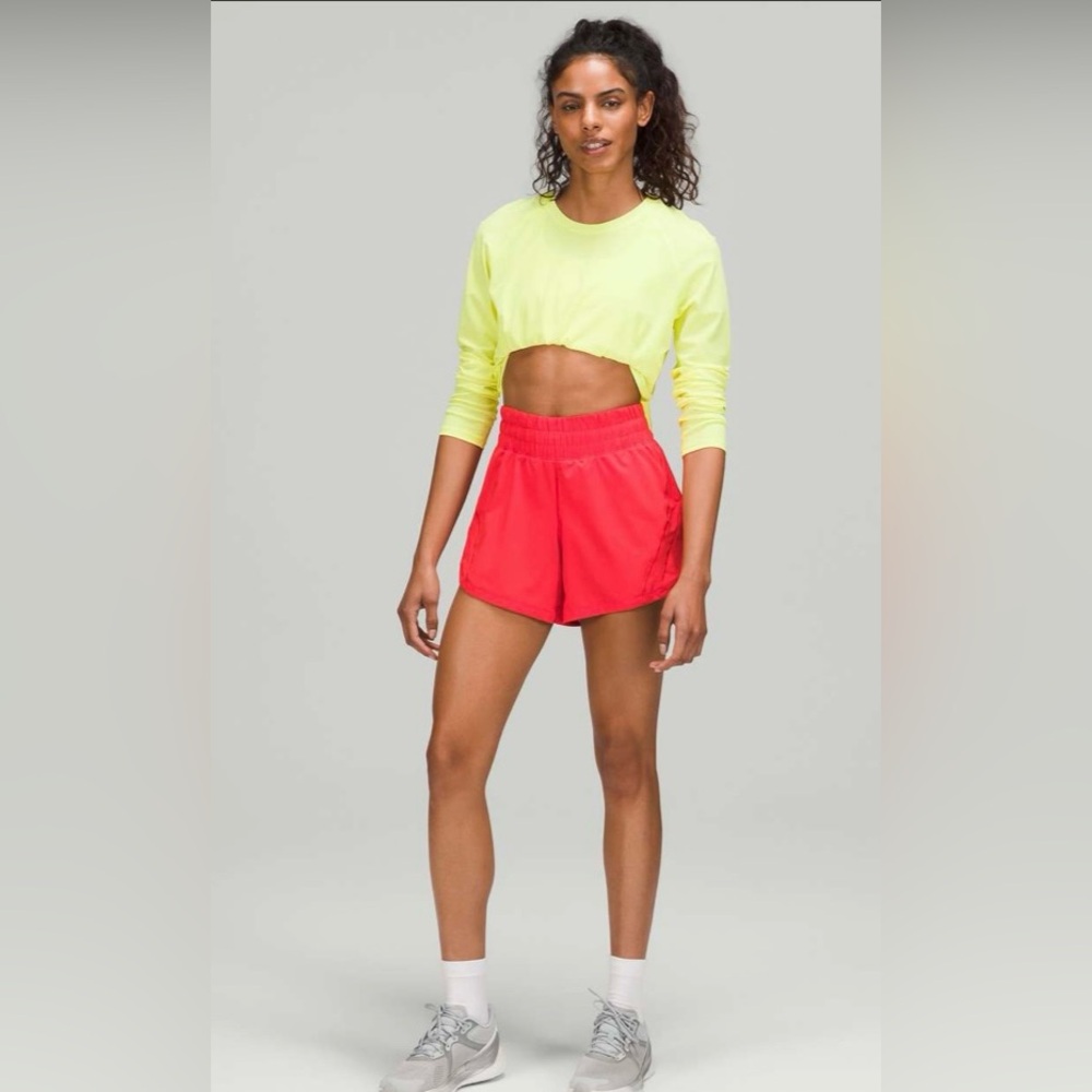 Lululemon Track That Mid-Rise Lined Short 5"
Love Red. Size 2